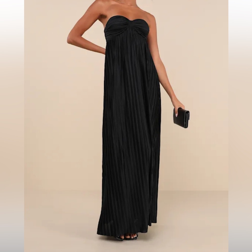 Lulu's Black Strapless Pleated Dress